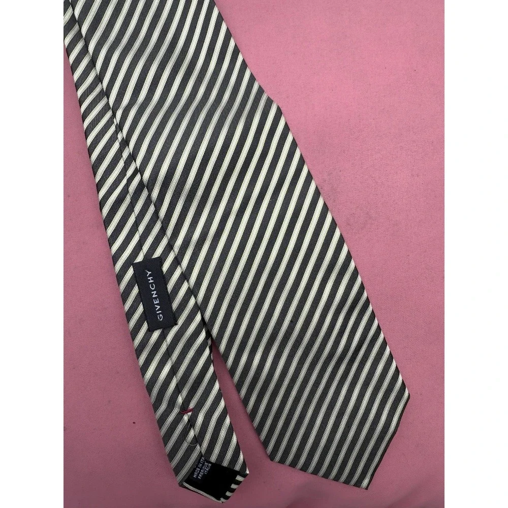 Givenchy Men's 100% Silk Tie Gray & Ivory Diagonal Stripes Made in Italy‎ 56 x 4